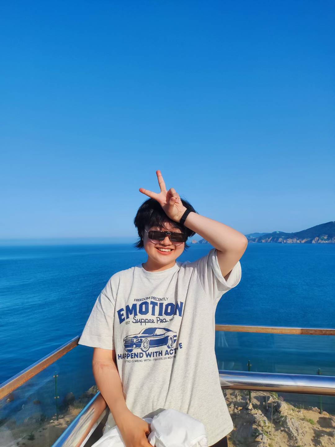 吴昕悦在海边
